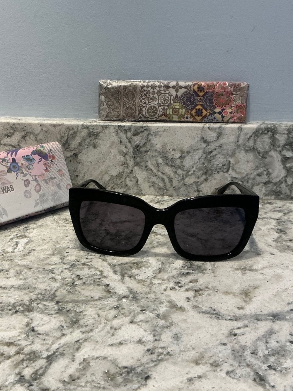 Johnny Was Marianne Sunglasses with case & cloth - excellent condition